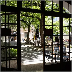 Le Louvre Hotel Sault